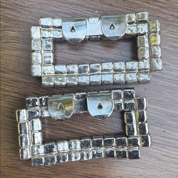 Sparkling Rhinestone Shoe Clips - Picture 3 of 3